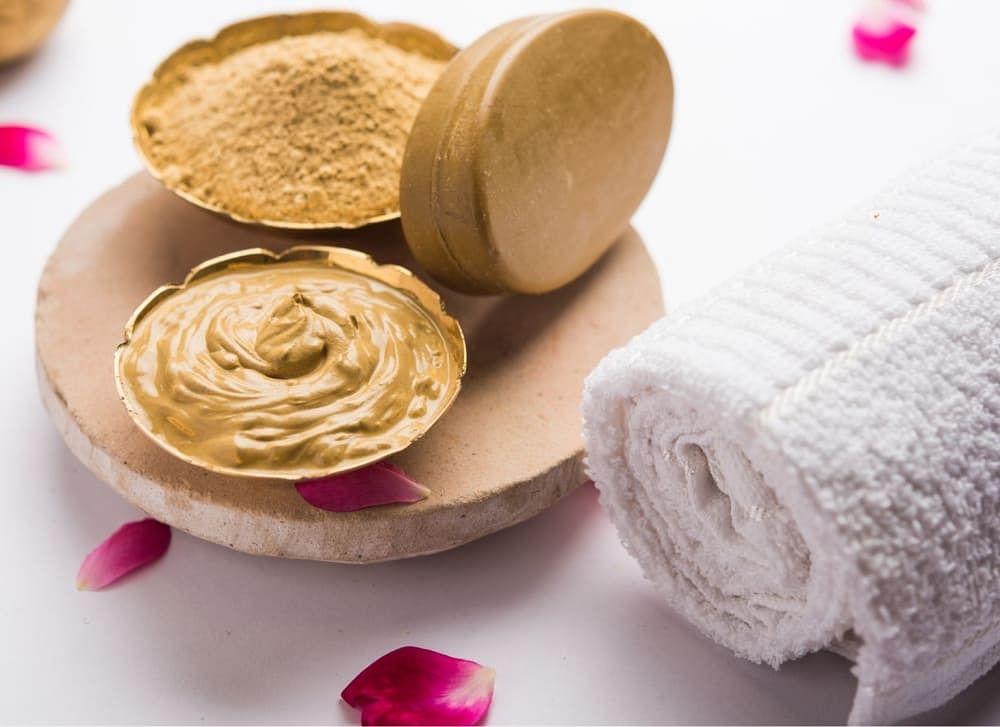 13 Benefits of Multani Mitti for Face and Hair - Bodywise