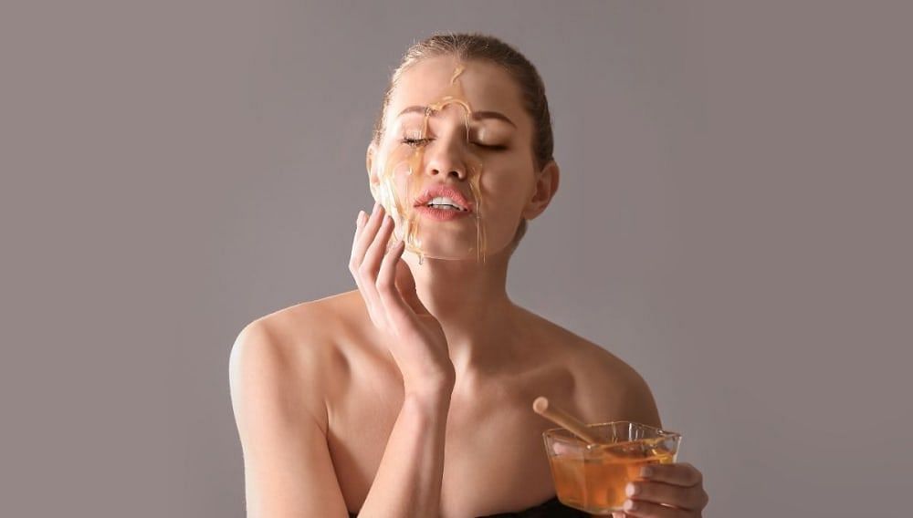 20 Effective Homemade Honey Face Masks For All Skin Types