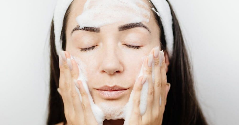 A Step-by-Step Guide on How to do a Face Clean up at Home