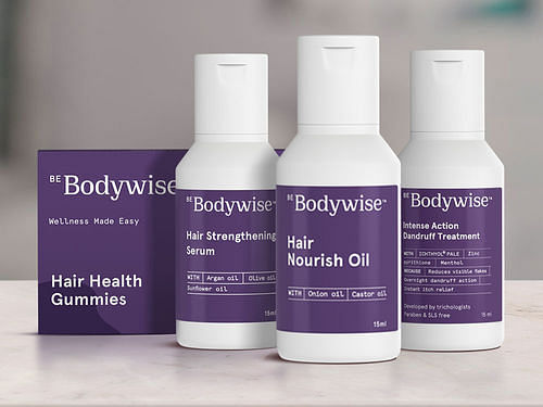 https://i.mscwlns.co/mosaic-wellness/image/upload/v1629978721/staging/products/buying-options/holistic%20hair%20health%20kit/Holistic-Hair-Health-Kit-_1000x750__C.jpg?tr=w-800