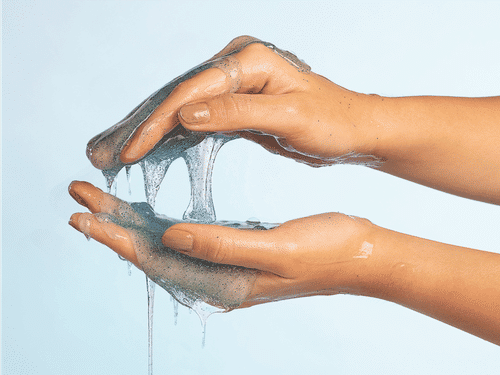 https://i.mscwlns.co/mosaic-wellness/image/upload/v1656739606/staging/products/buying-options/Body%20Exfoliating%20Kit/350ml/CAROUSEL/5.png?tr=w-800